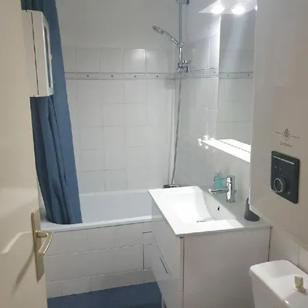 T2 Vue Sur Les Montagnes A 1* Apartamento